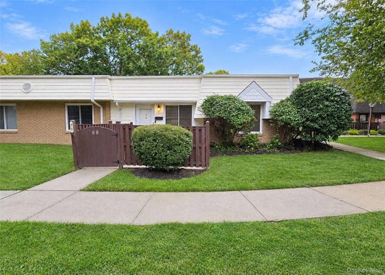 88 GLEN HOLLOW DR, PORT JEFFERSON STATION, NY 11776 - Image fbde8afb6c97eb5f15d2ea38af7935ba/427084889