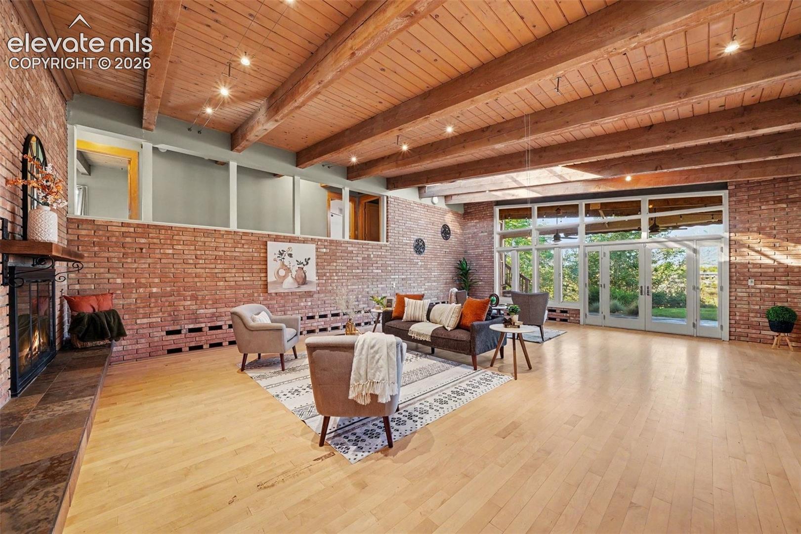 2230 Mesa Road