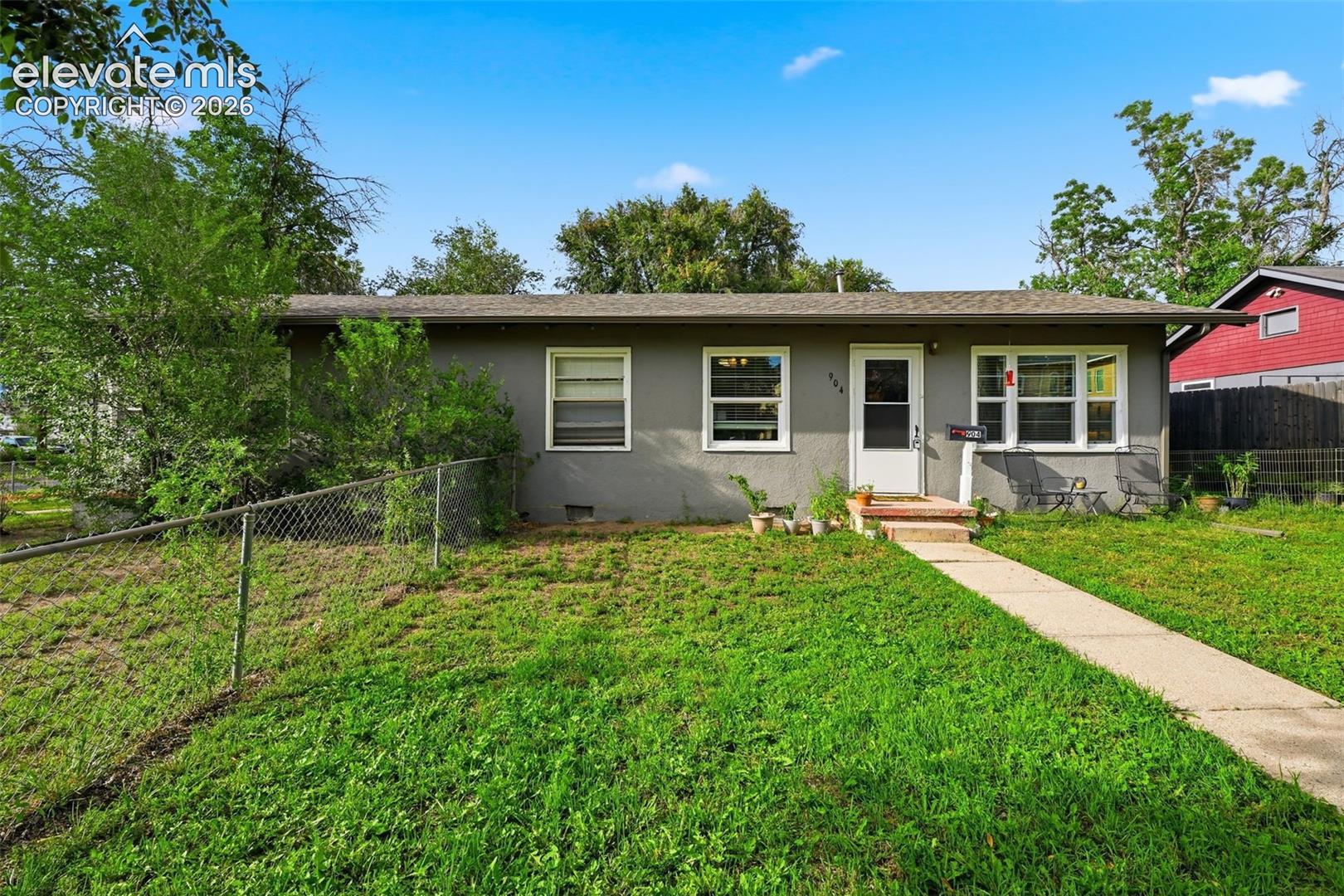 904 E Moreno Avenue