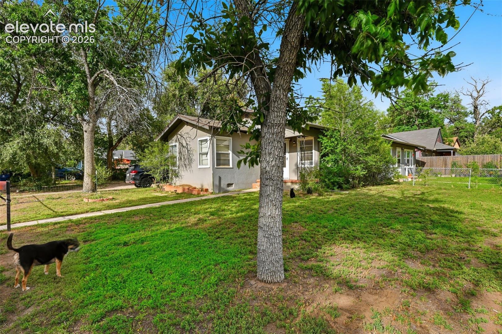 904 E Moreno Avenue