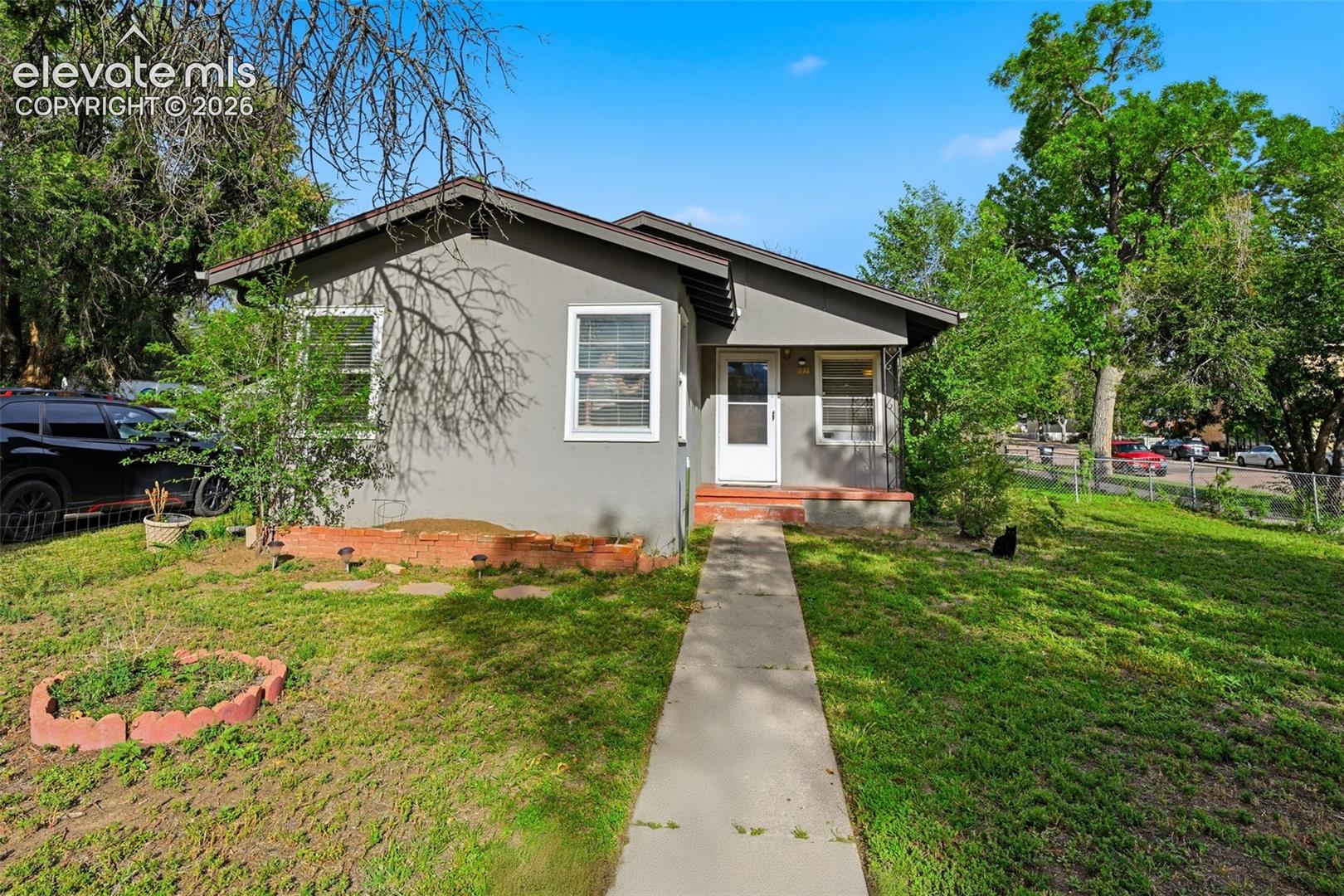 904 E Moreno Avenue