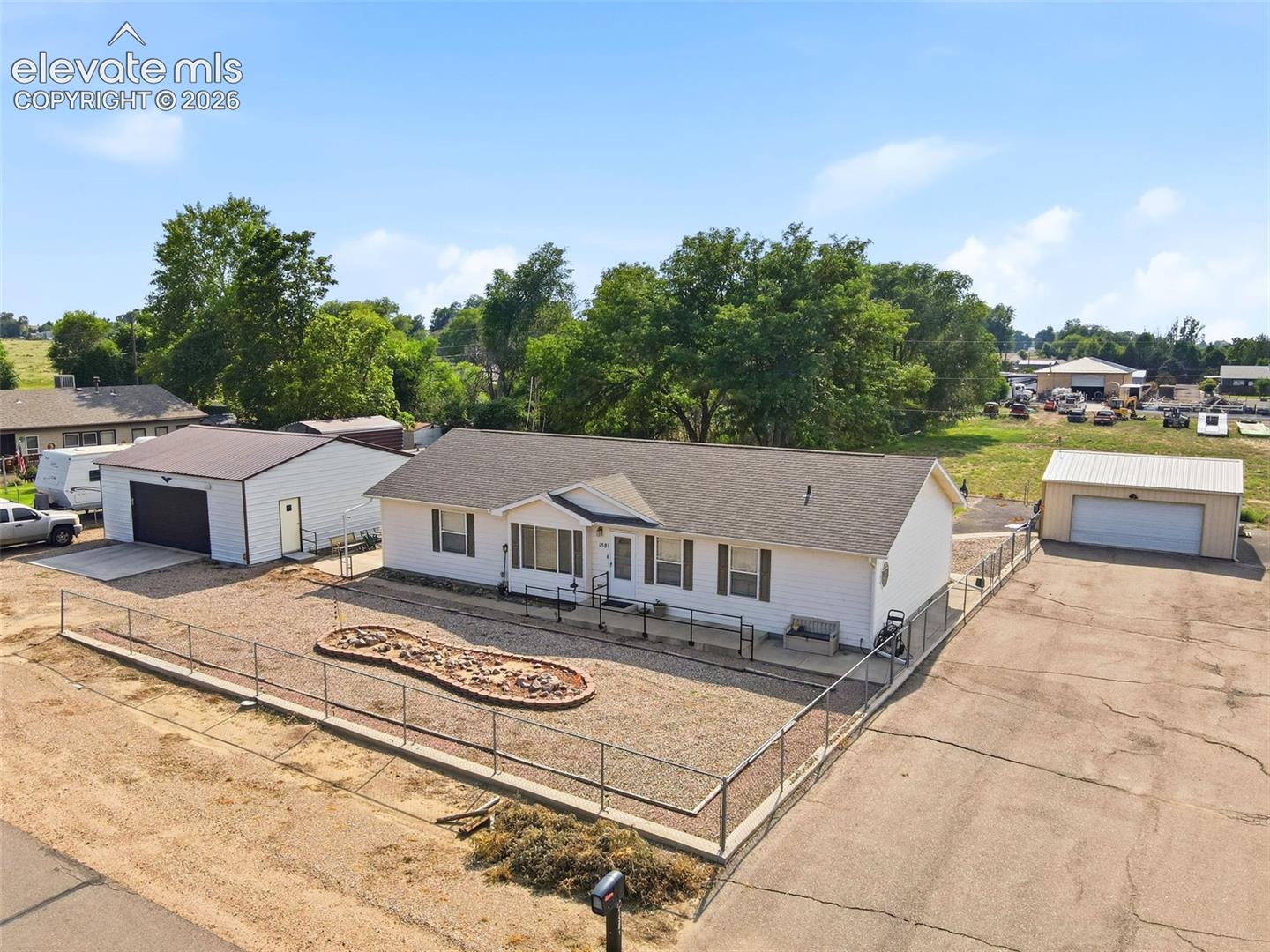 1581 Center Lane