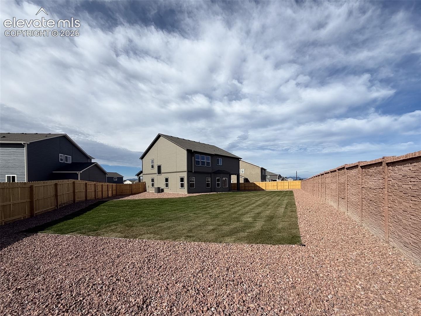 8285 Lemon Grass Road