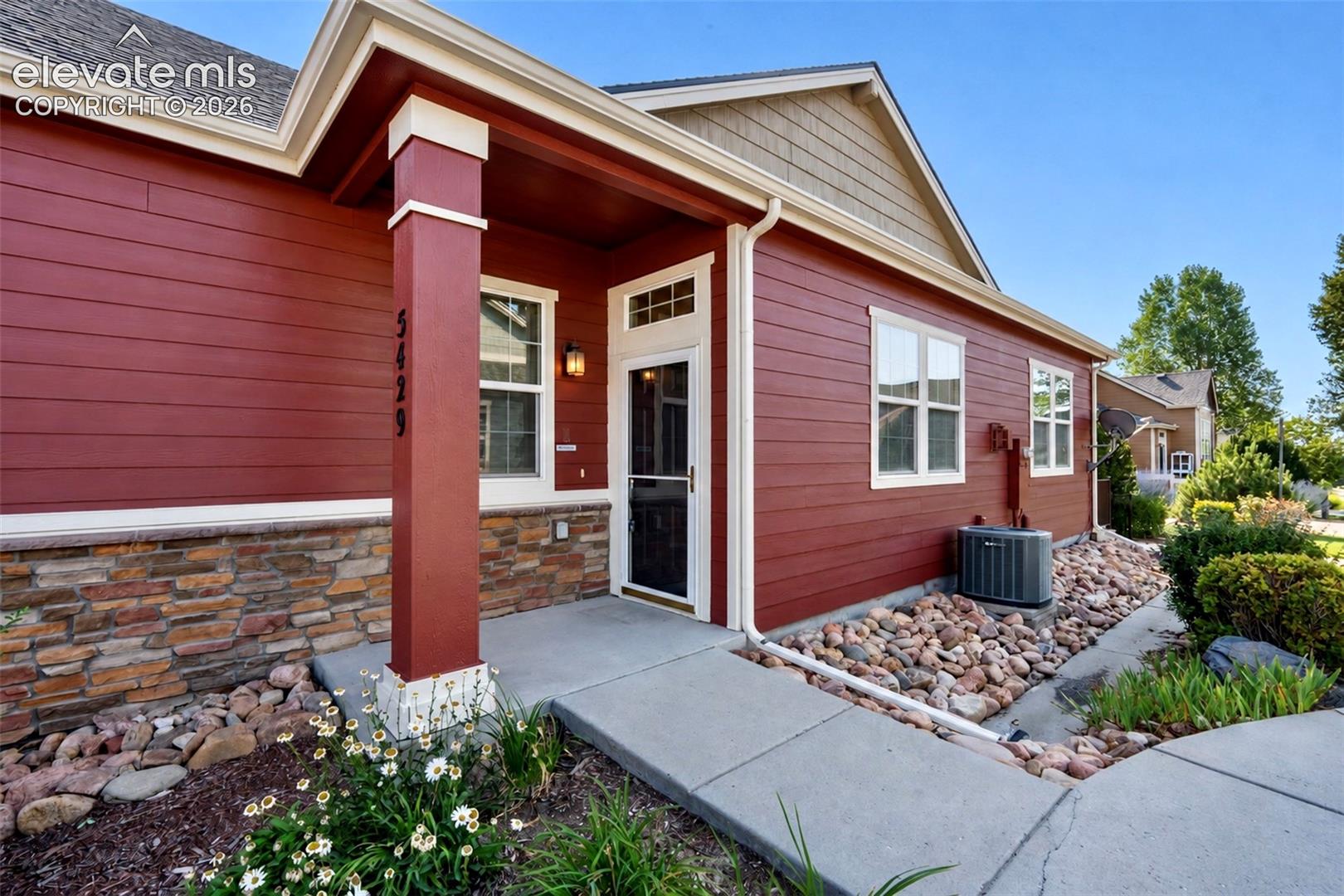 5429 Smokey Heights