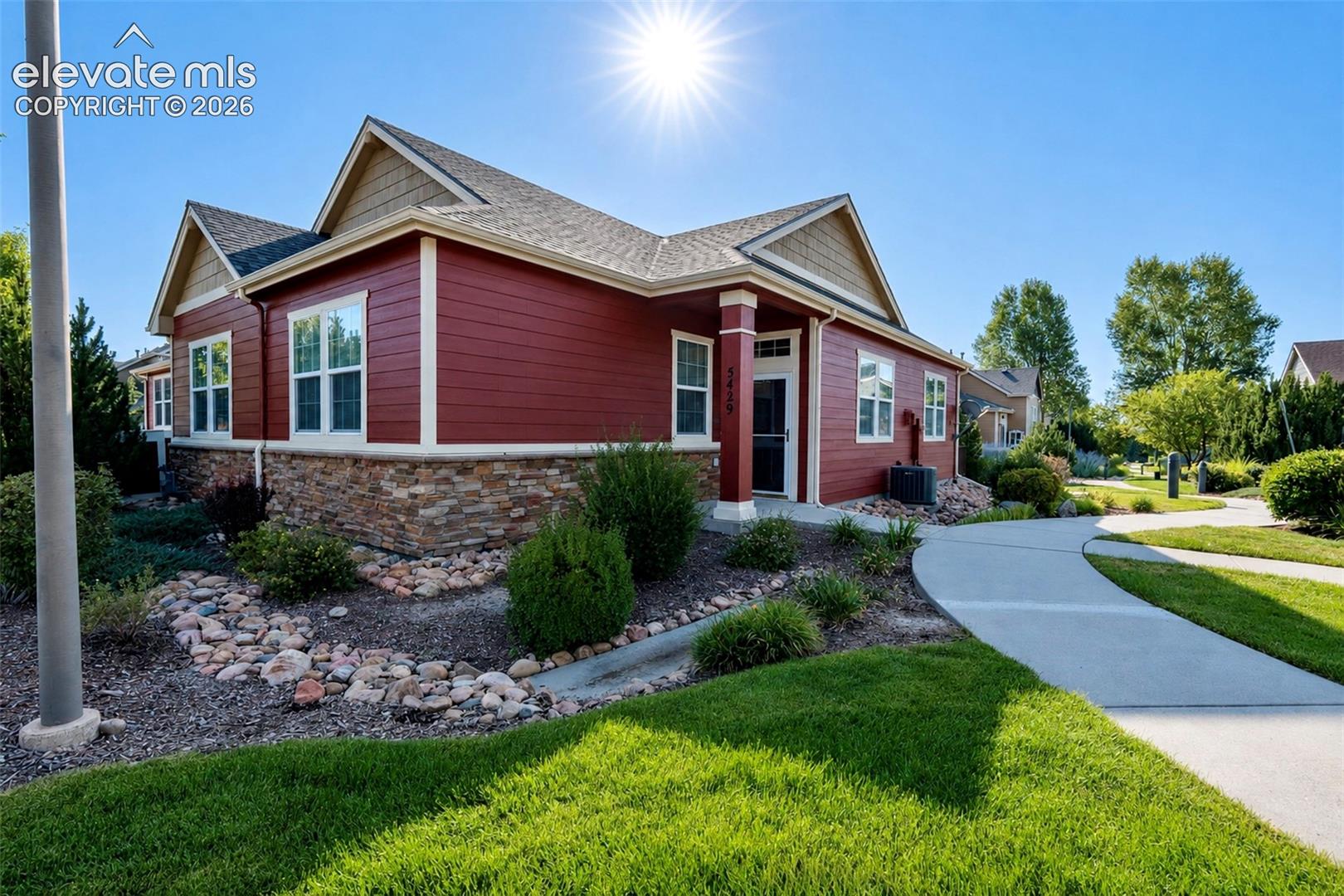 5429 Smokey Heights