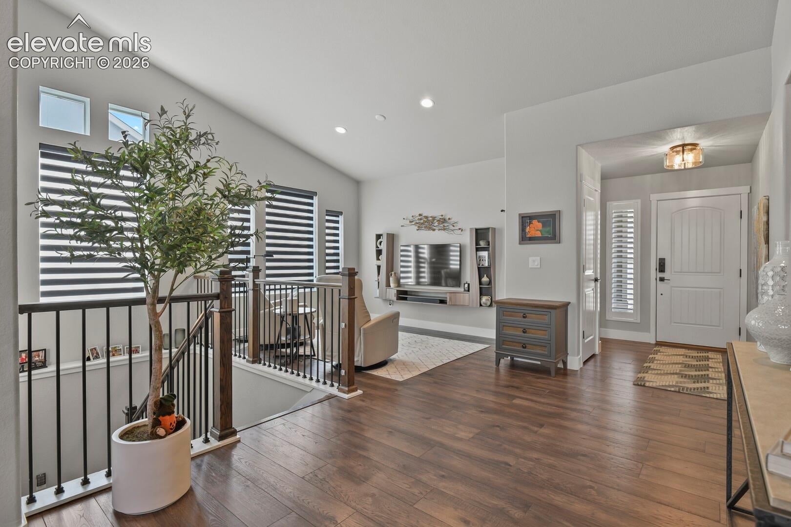 6369 Lochside View