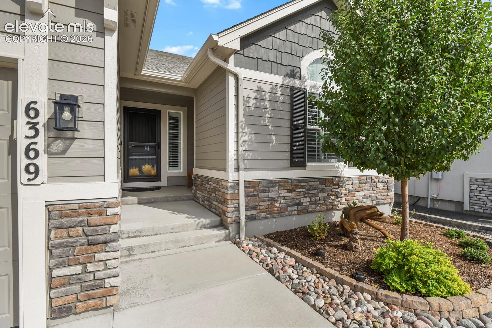 6369 Lochside View
