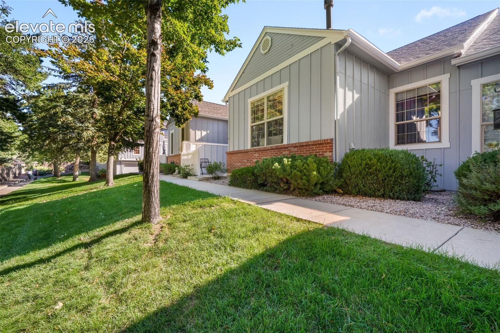 6886 Los Reyes Circle