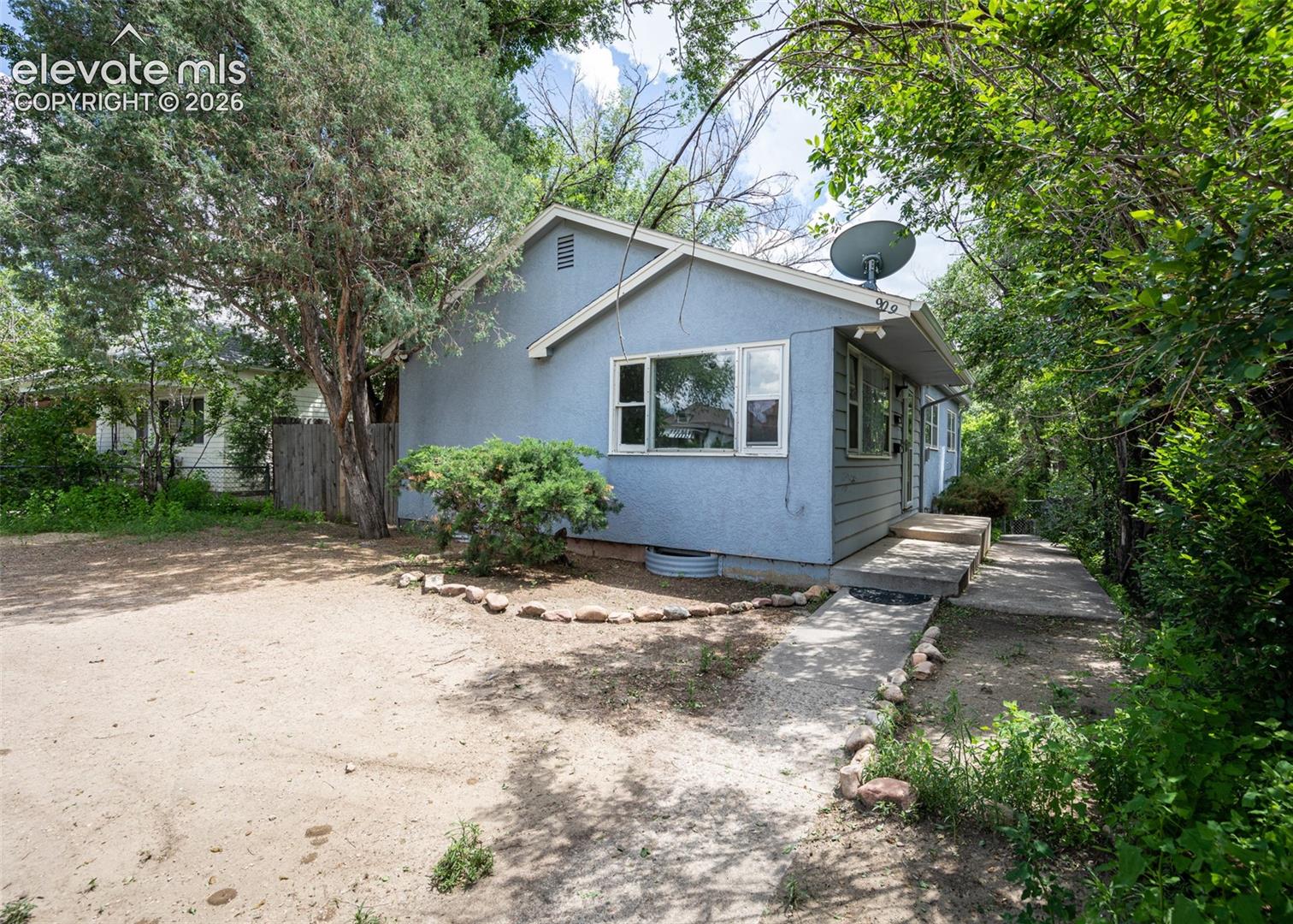 909 E Costilla Street