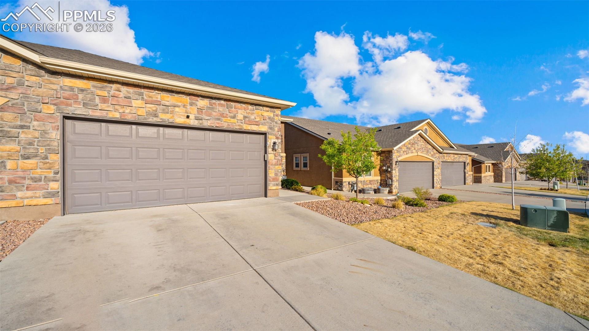 8087 Mockorange Heights