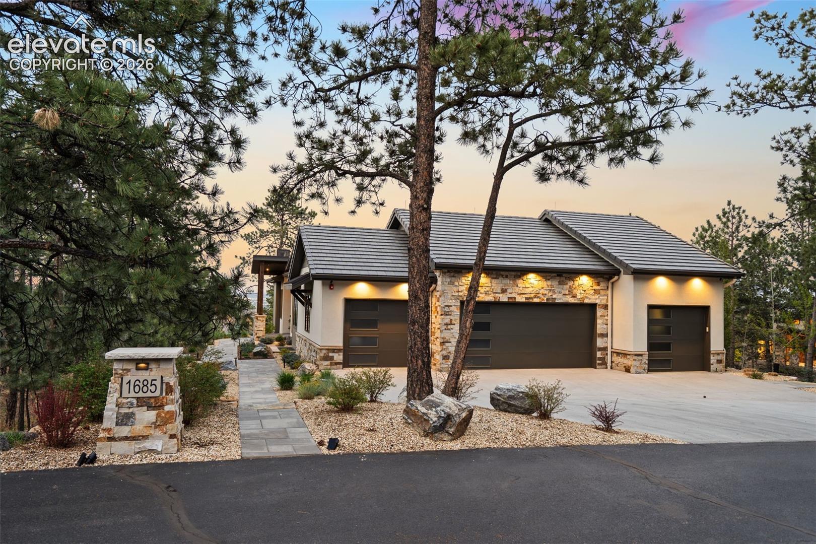 1685 Oakmoor Heights