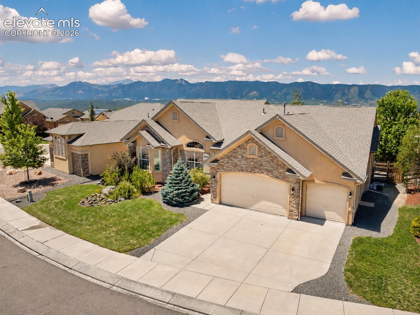 484 Pasada Way