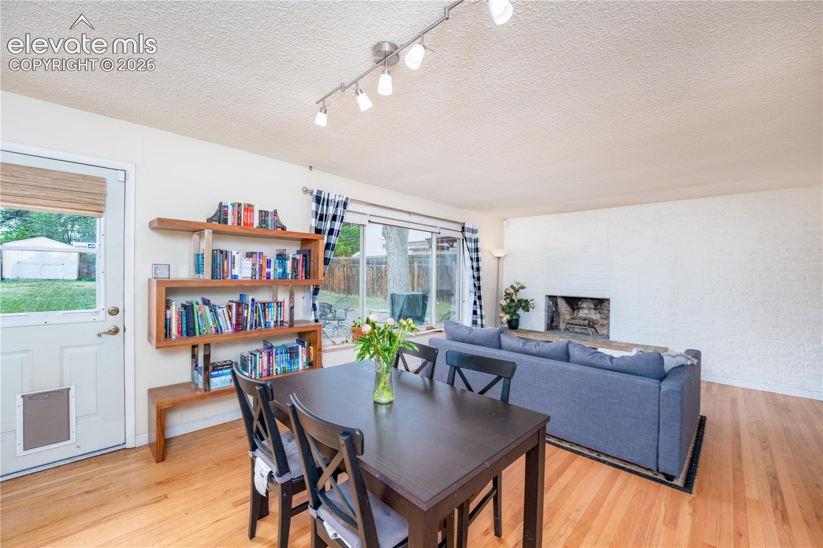 1009 Parkview Boulevard