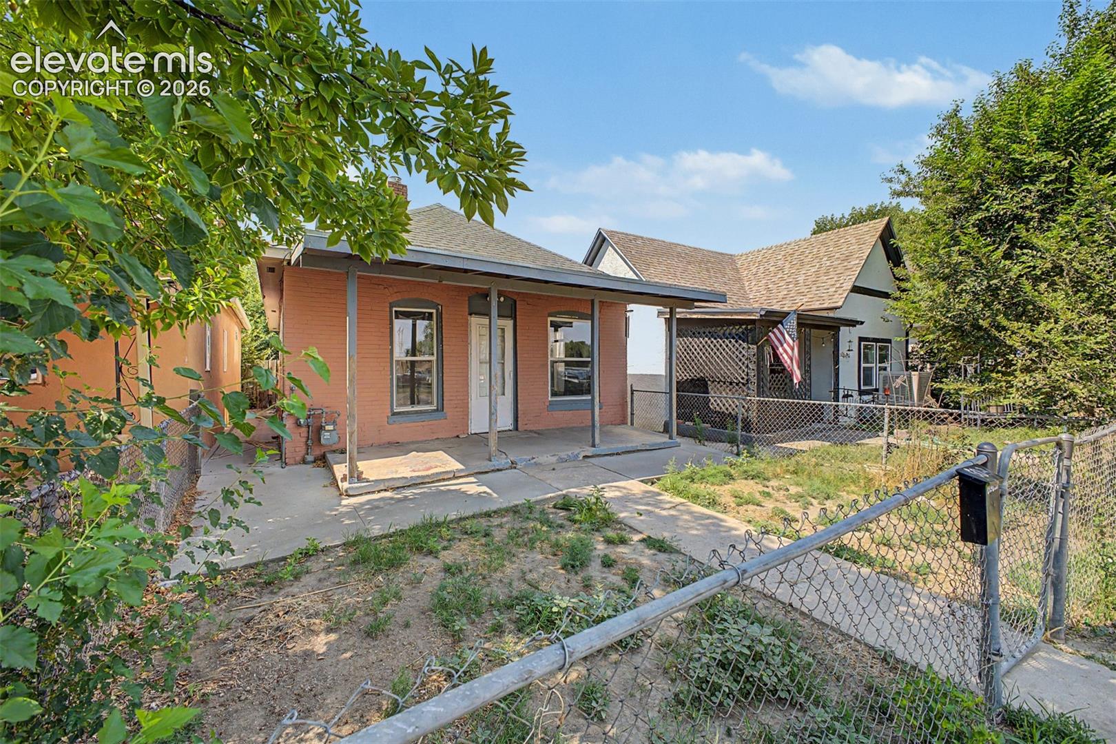 608 E 10th Street
