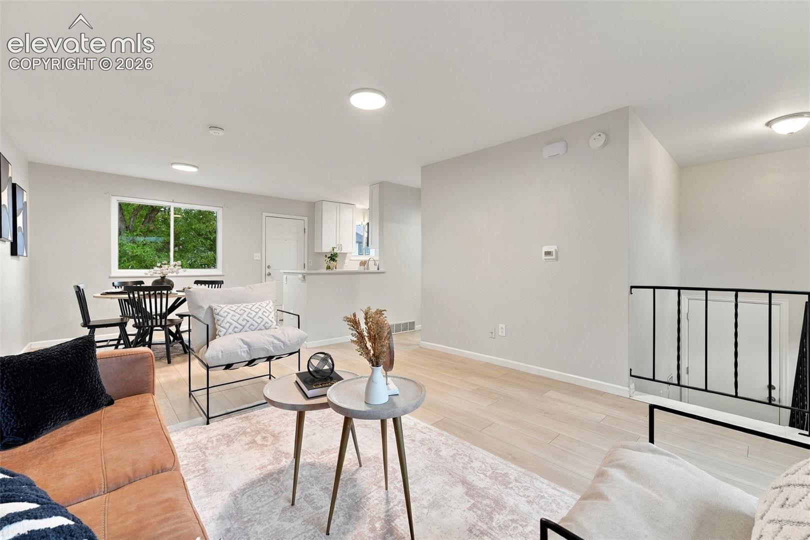 1043 W Nolte Drive