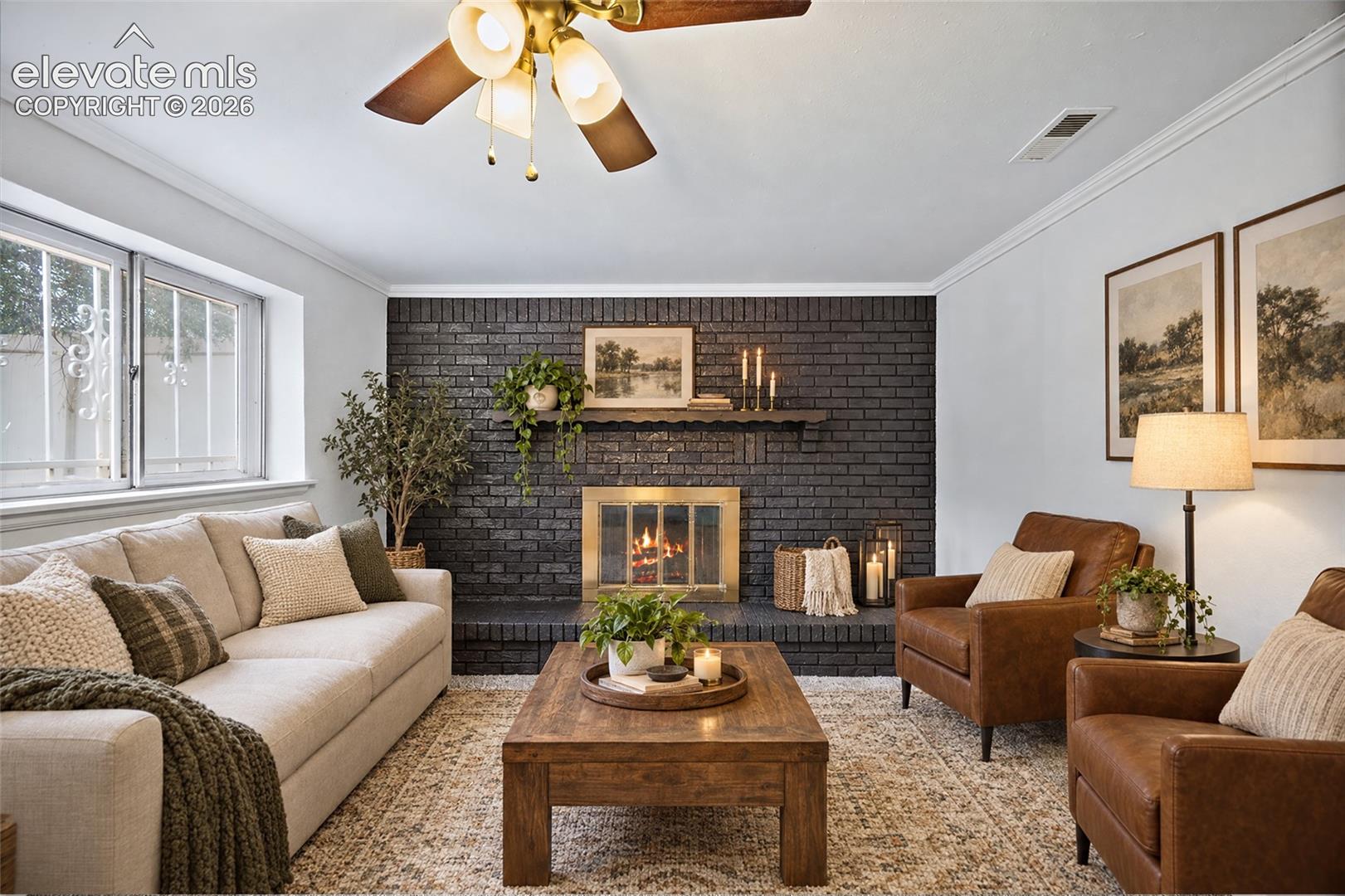 1021 De La Vista Place
