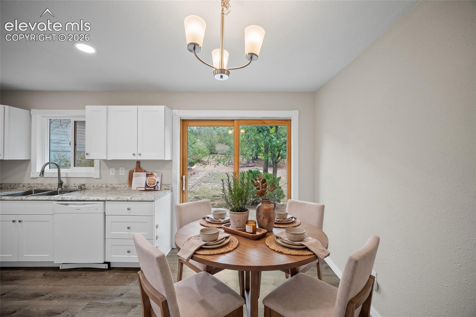 1021 De La Vista Place