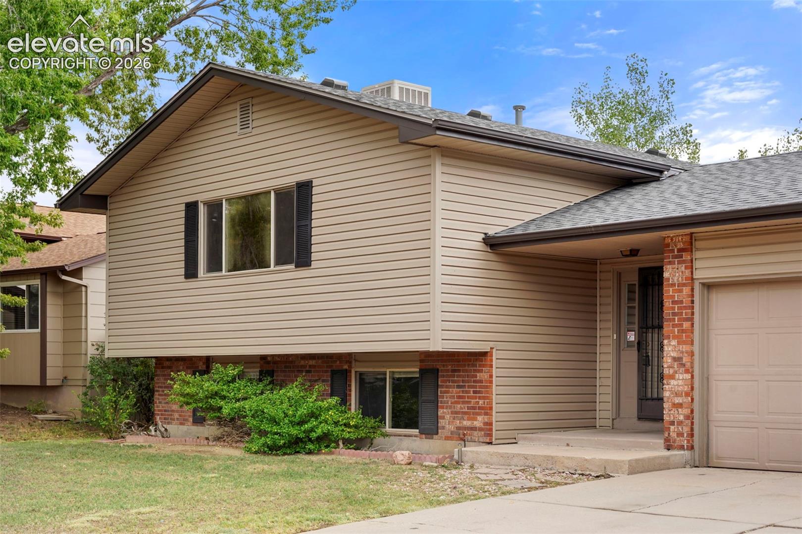 7515 Deer Trail