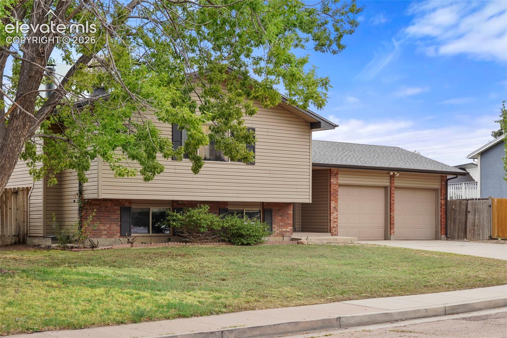 7515 Deer Trail