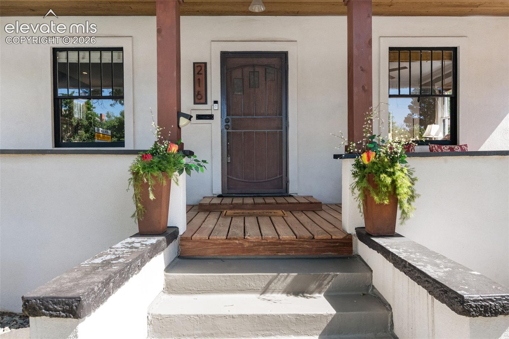 216 E Fontanero Street