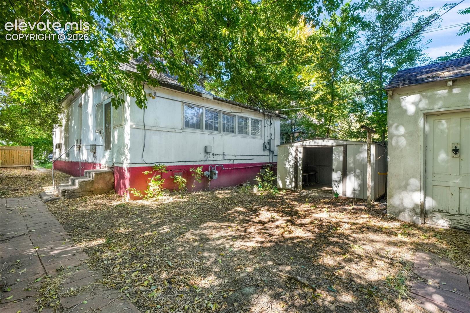 818 W 2nd Street
