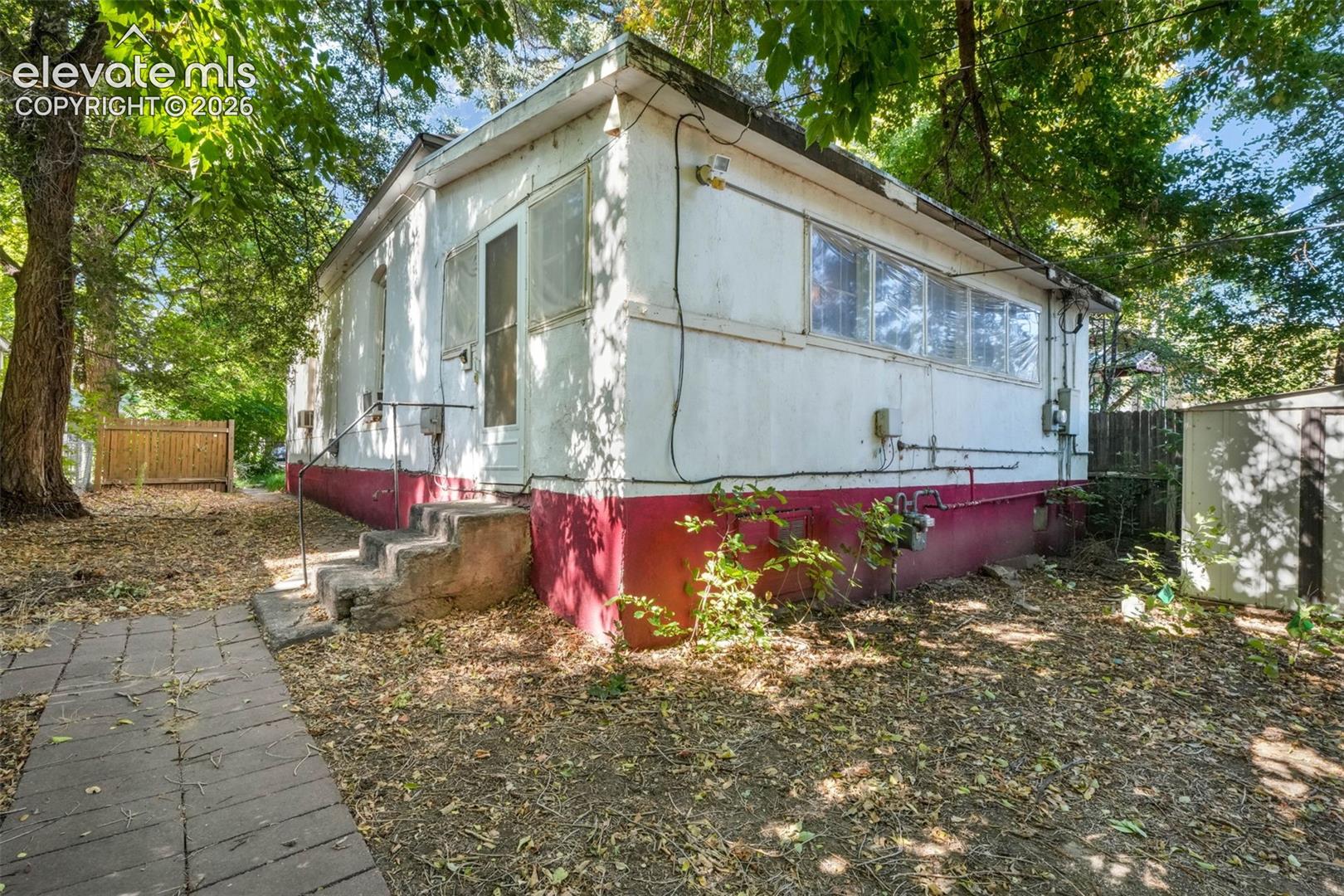 818 W 2nd Street