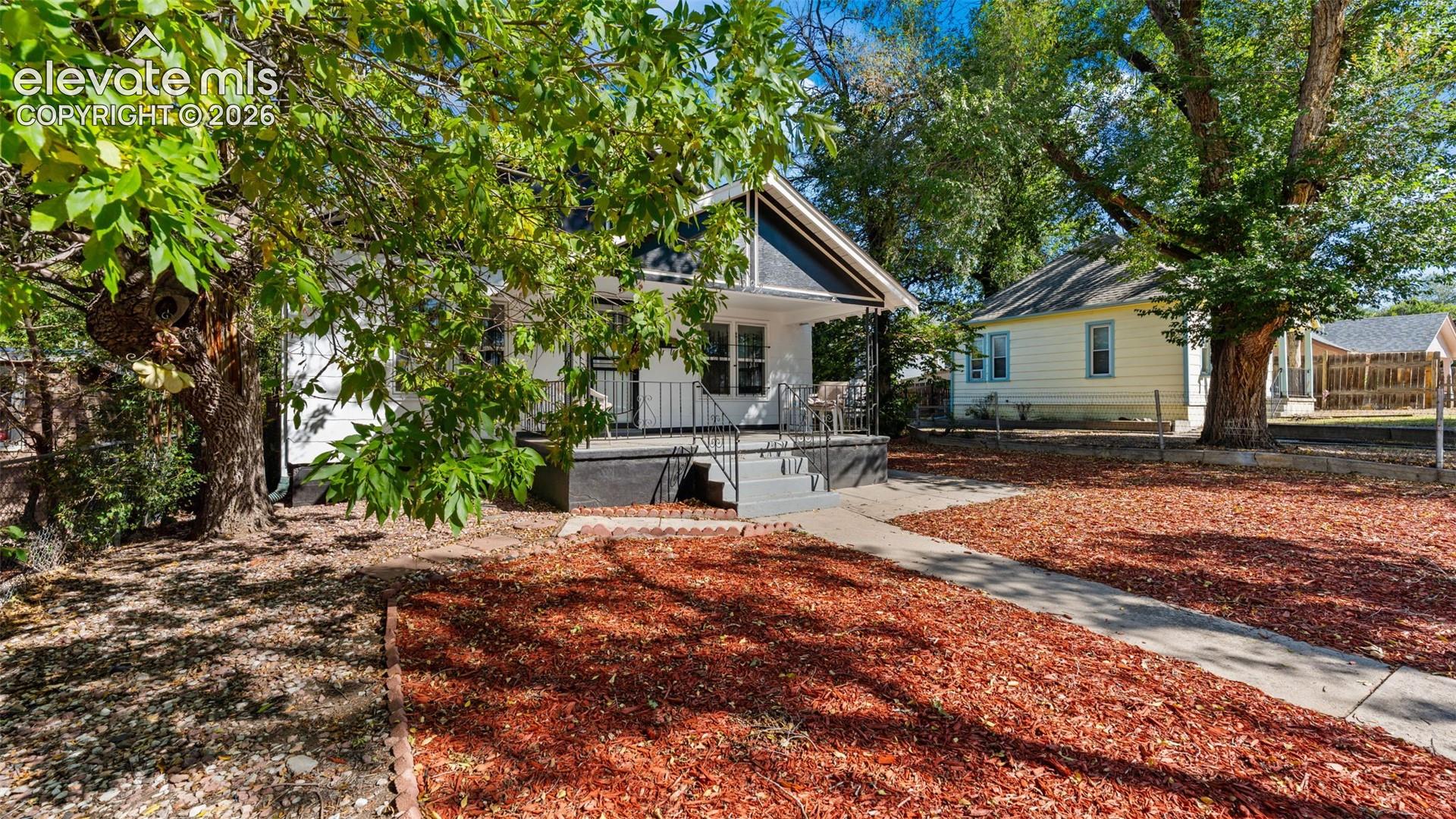 932 E Moreno Avenue