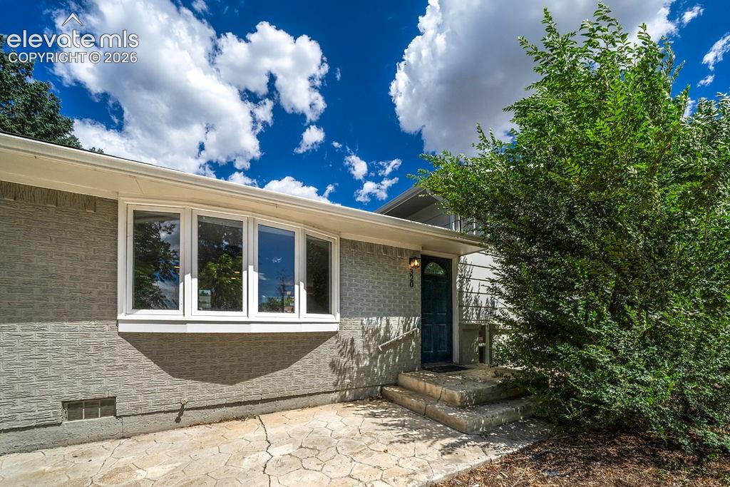 320 Cranbrook Circle