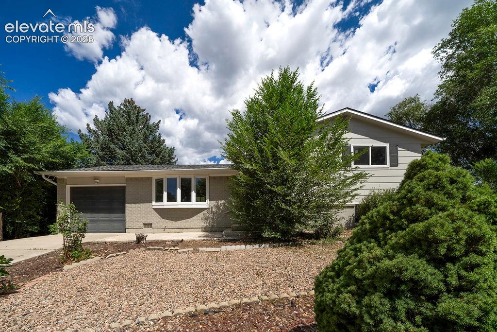 320 Cranbrook Circle