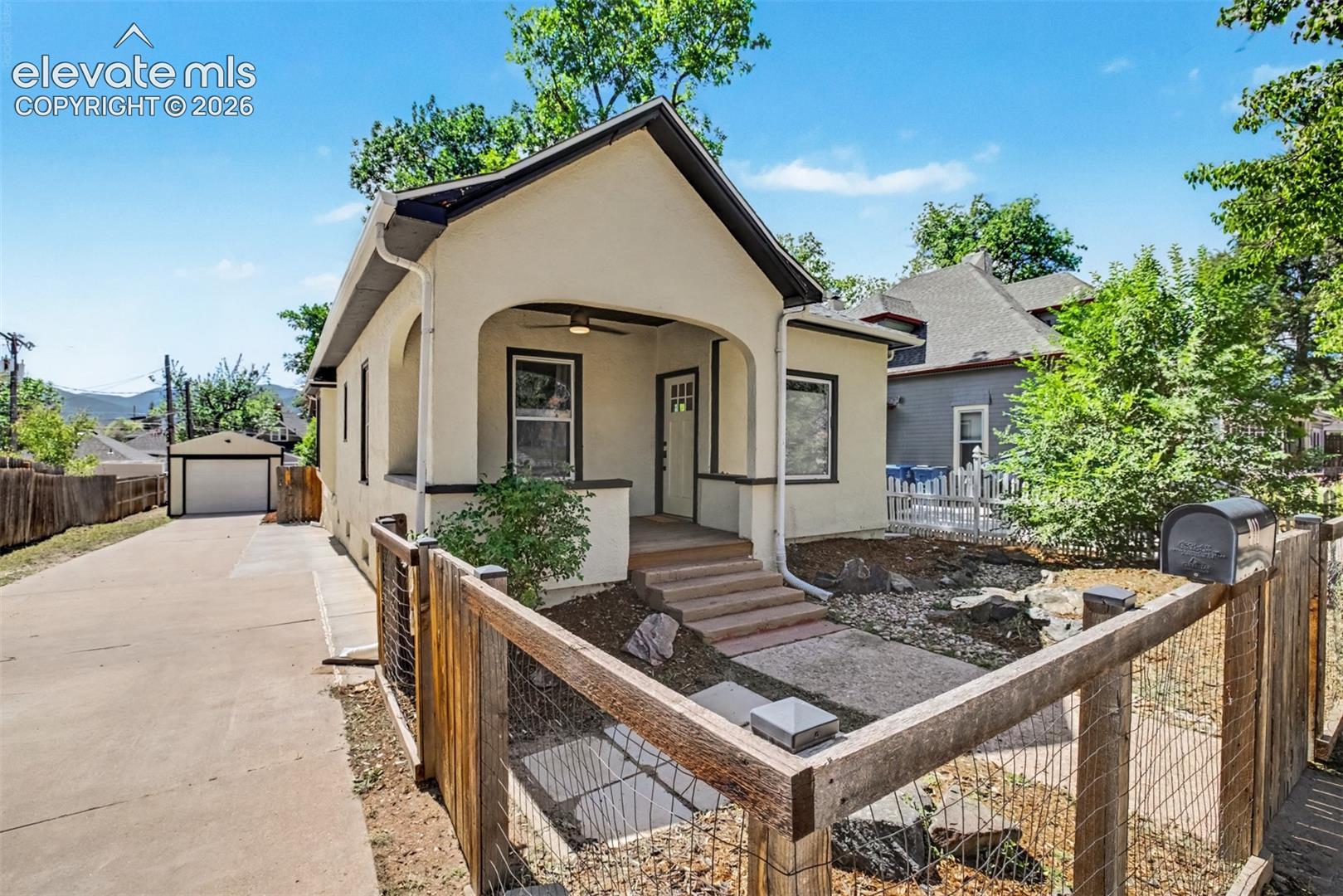 911 W Pikes Peak Avenue