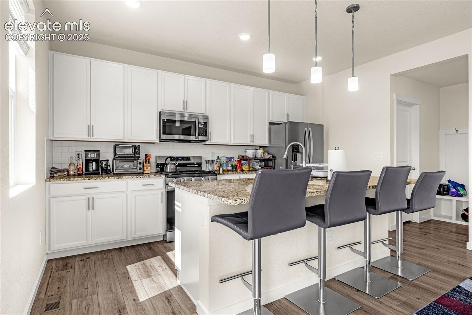 8122 Goldenray Place