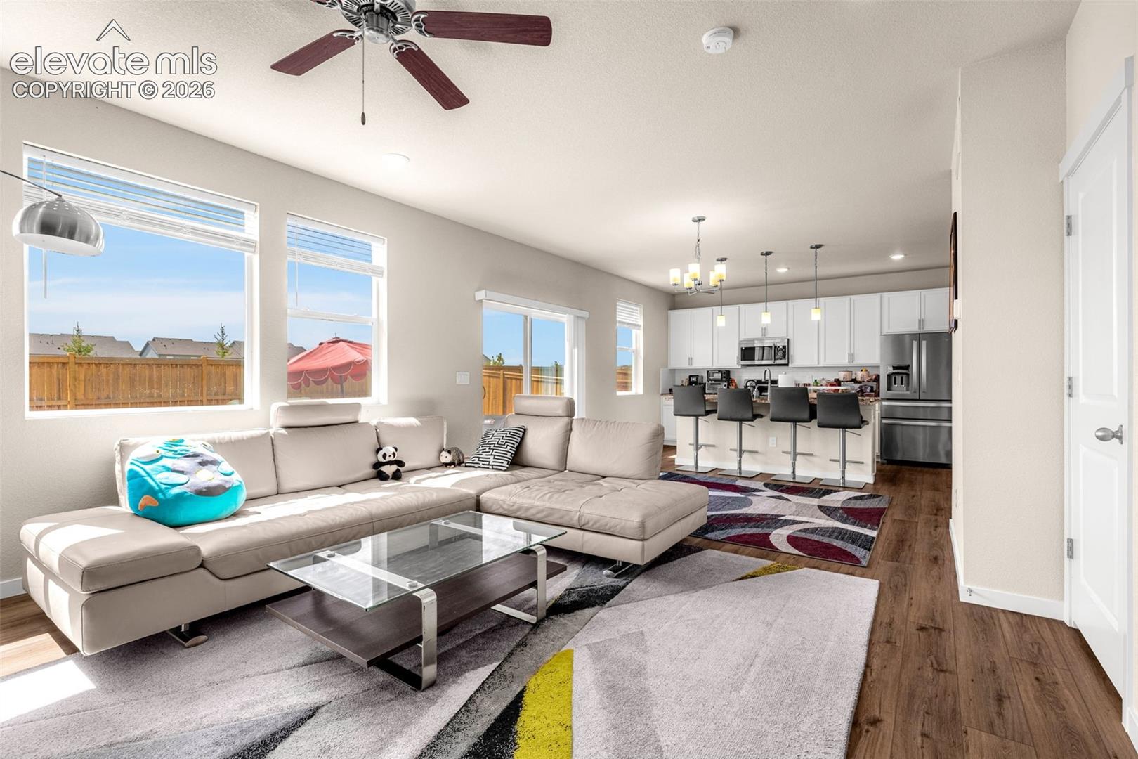 8122 Goldenray Place