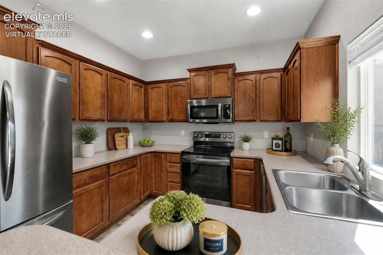 5818 Cumbre Vista Way