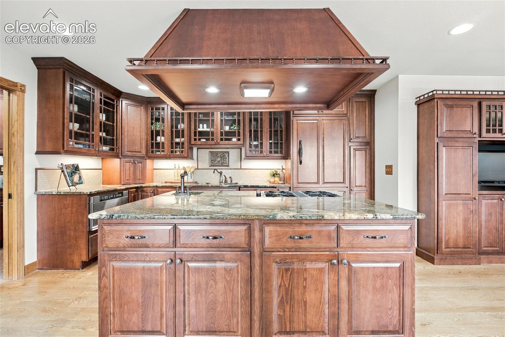 8 Raven Hills Court