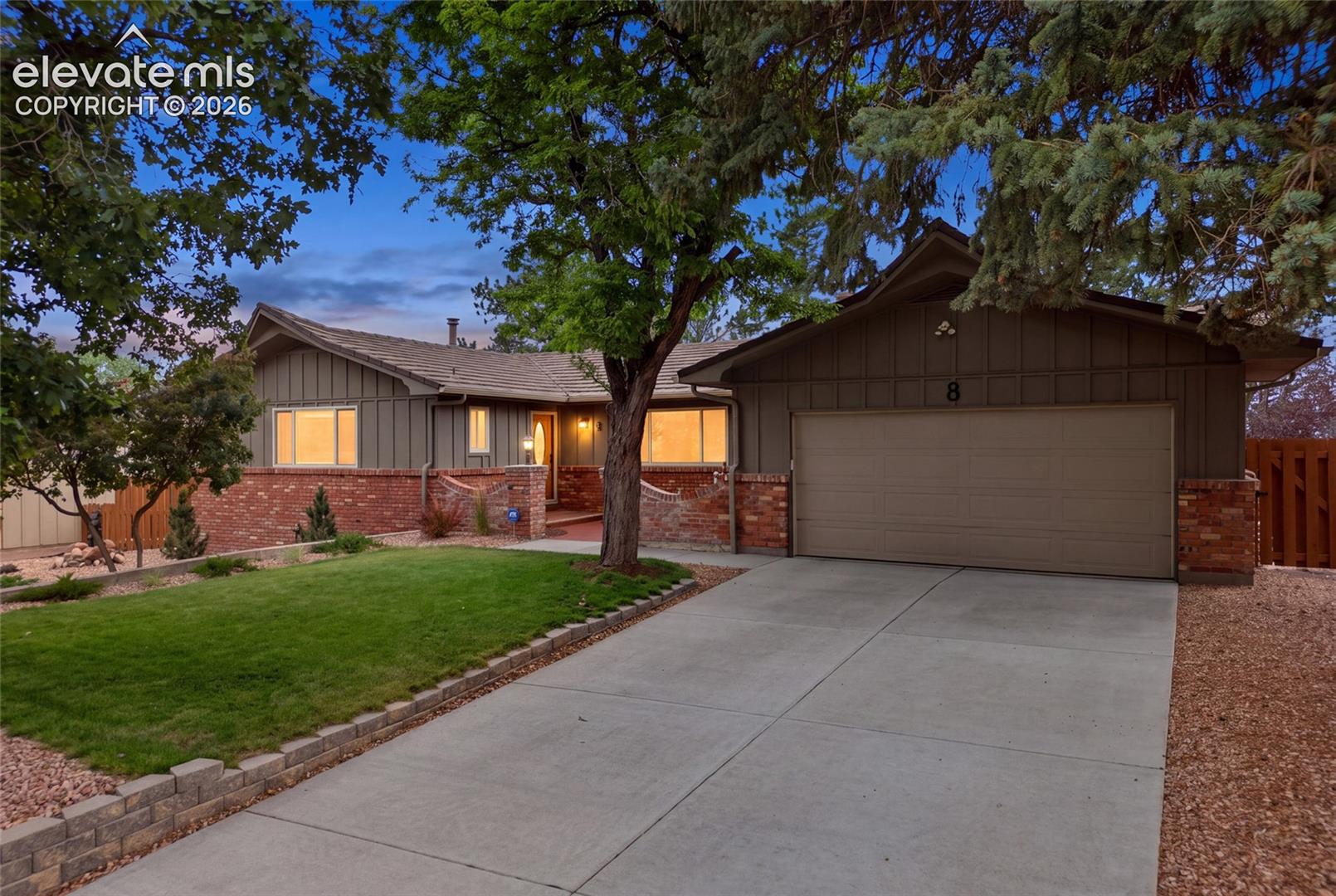 8 Raven Hills Court
