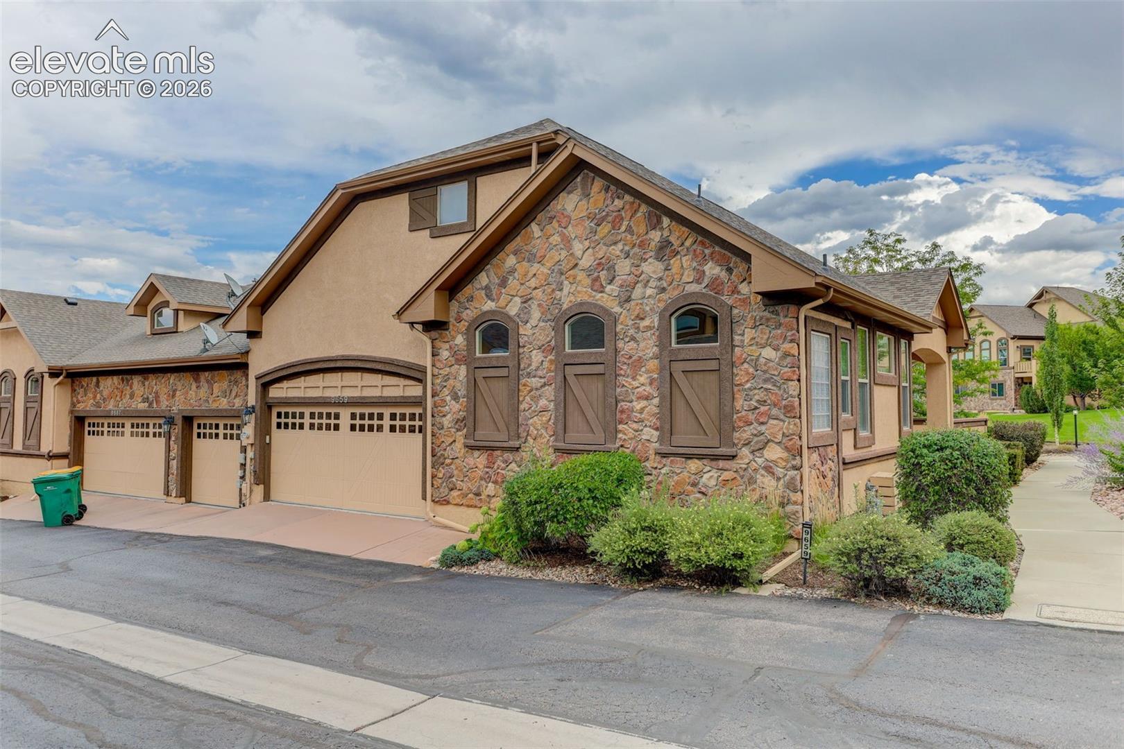 9659 Carriage Creek Point