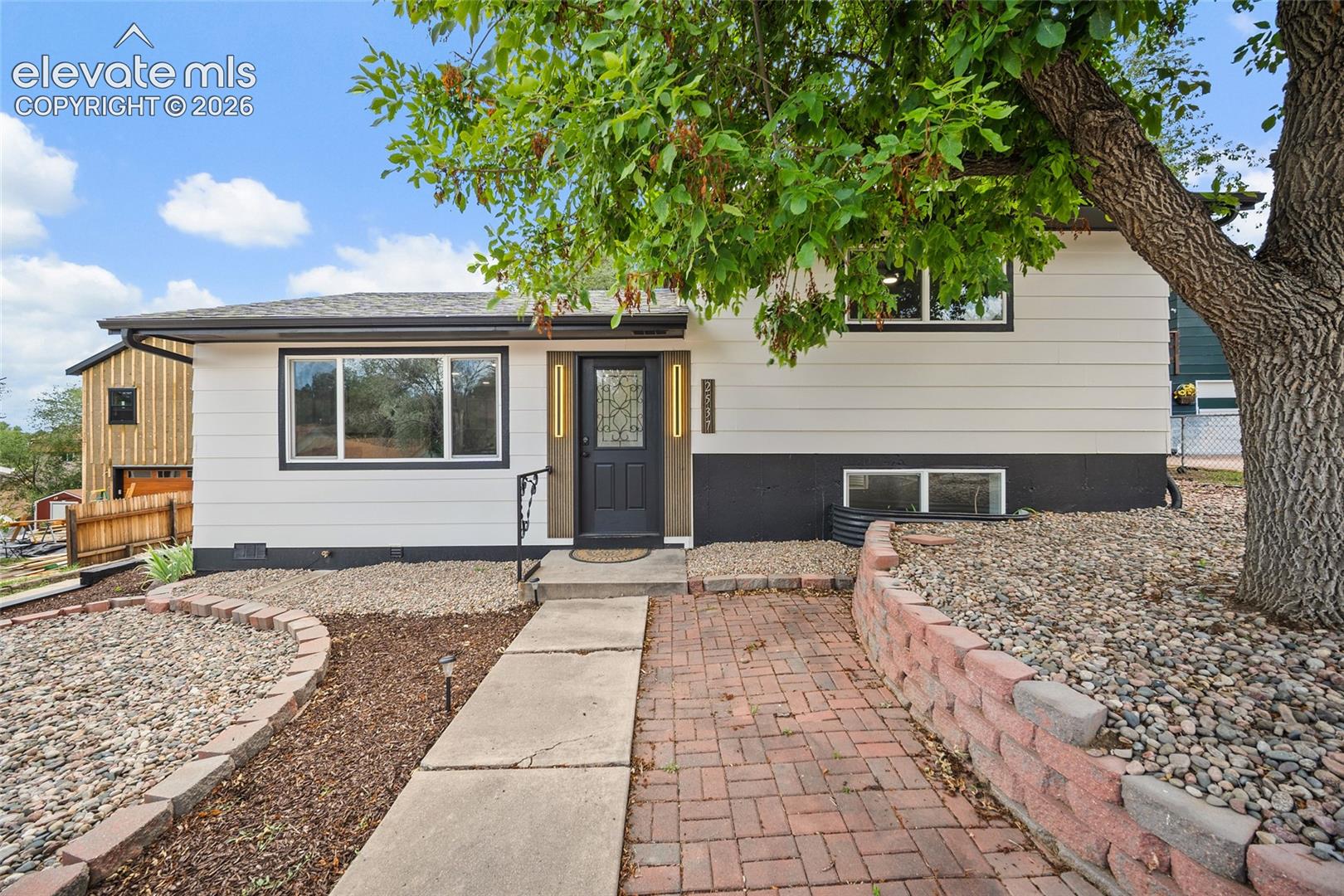 2537 Camelot Court