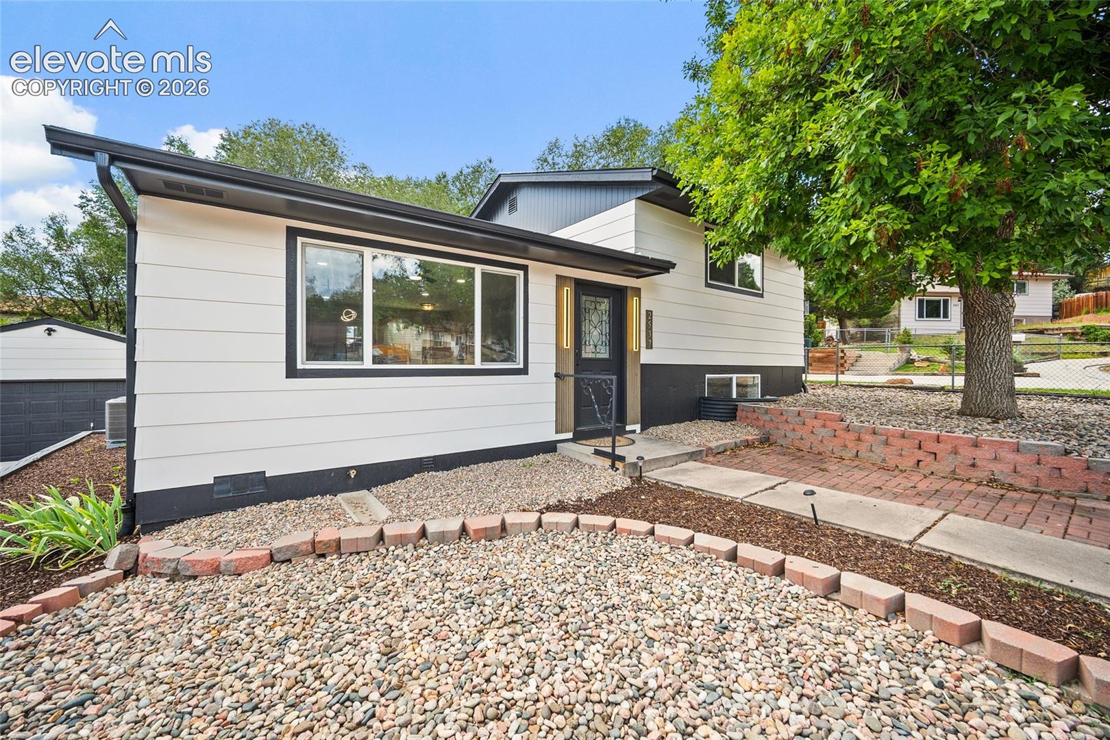 2537 Camelot Court