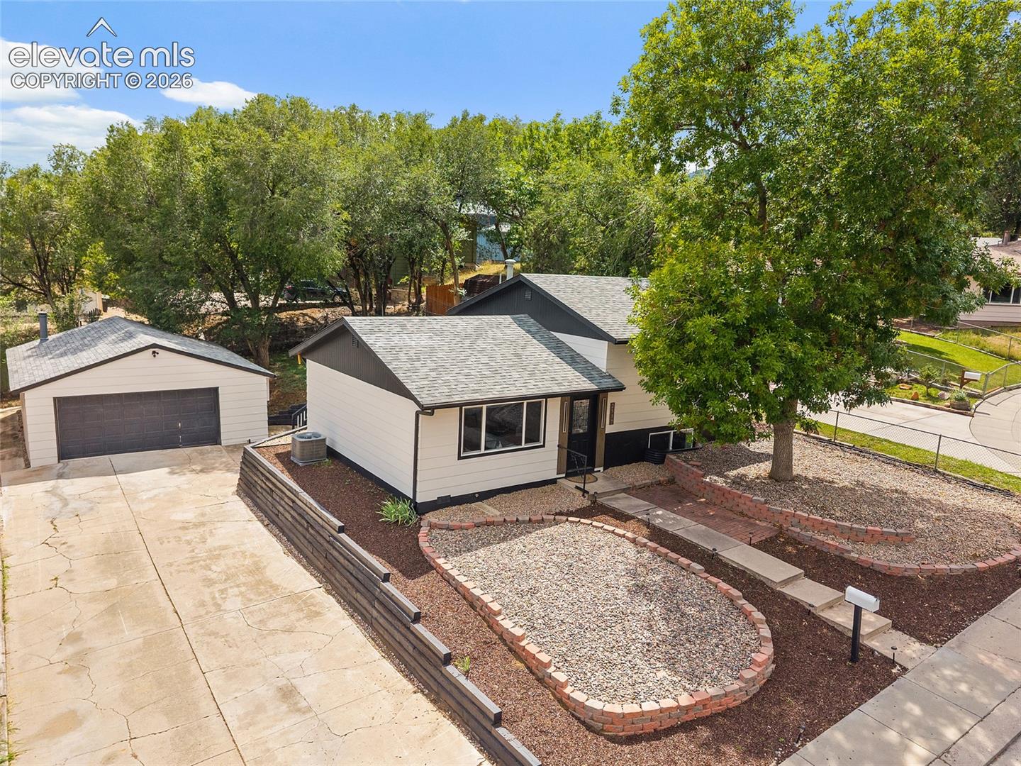 2537 Camelot Court