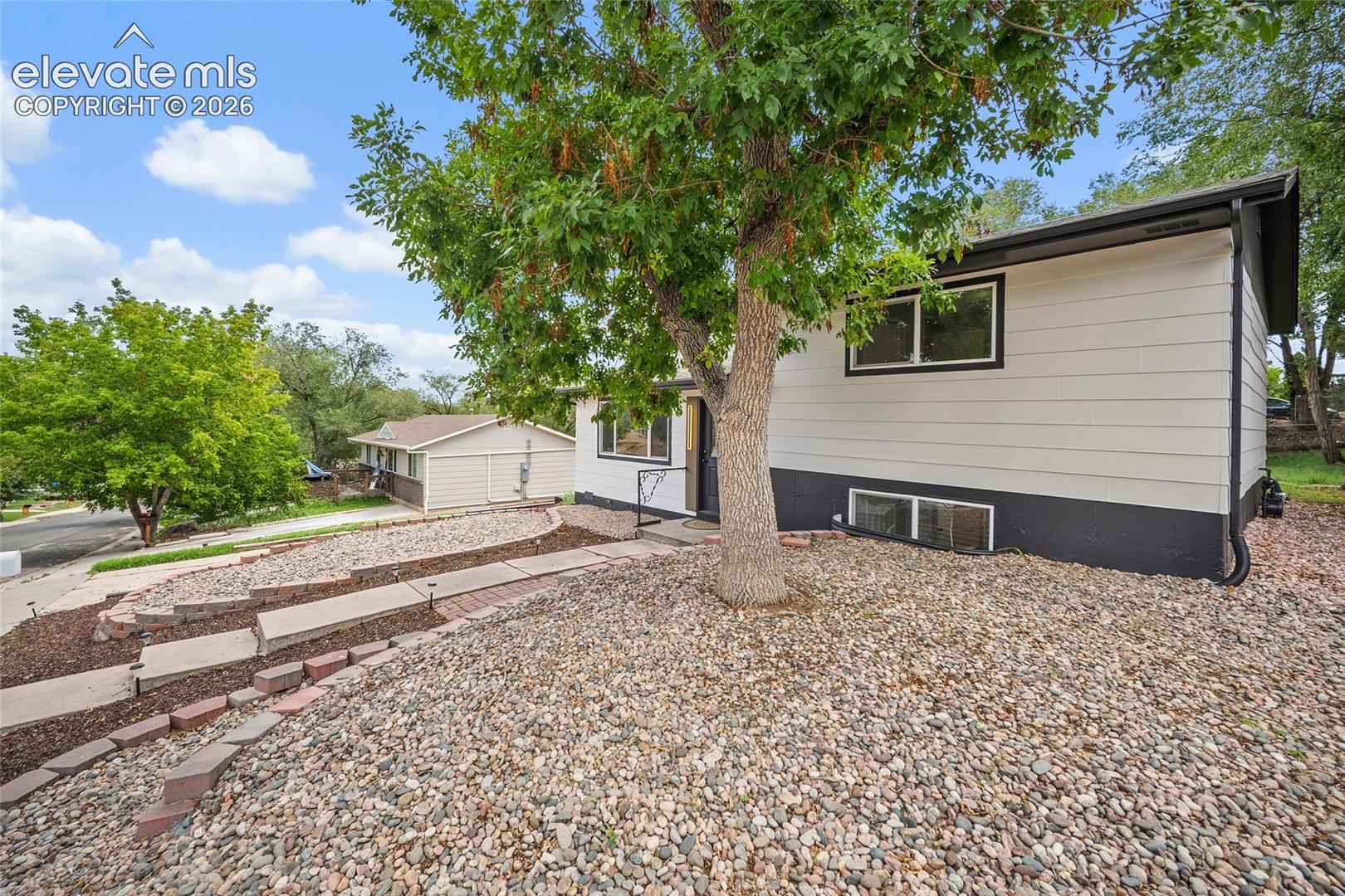 2537 Camelot Court