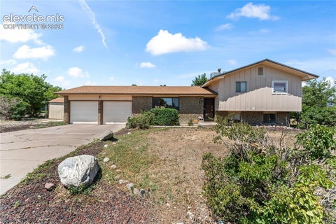 Photo of 22 Heatherwood Lane, Pueblo, CO 81008 (MLS # 4162325)