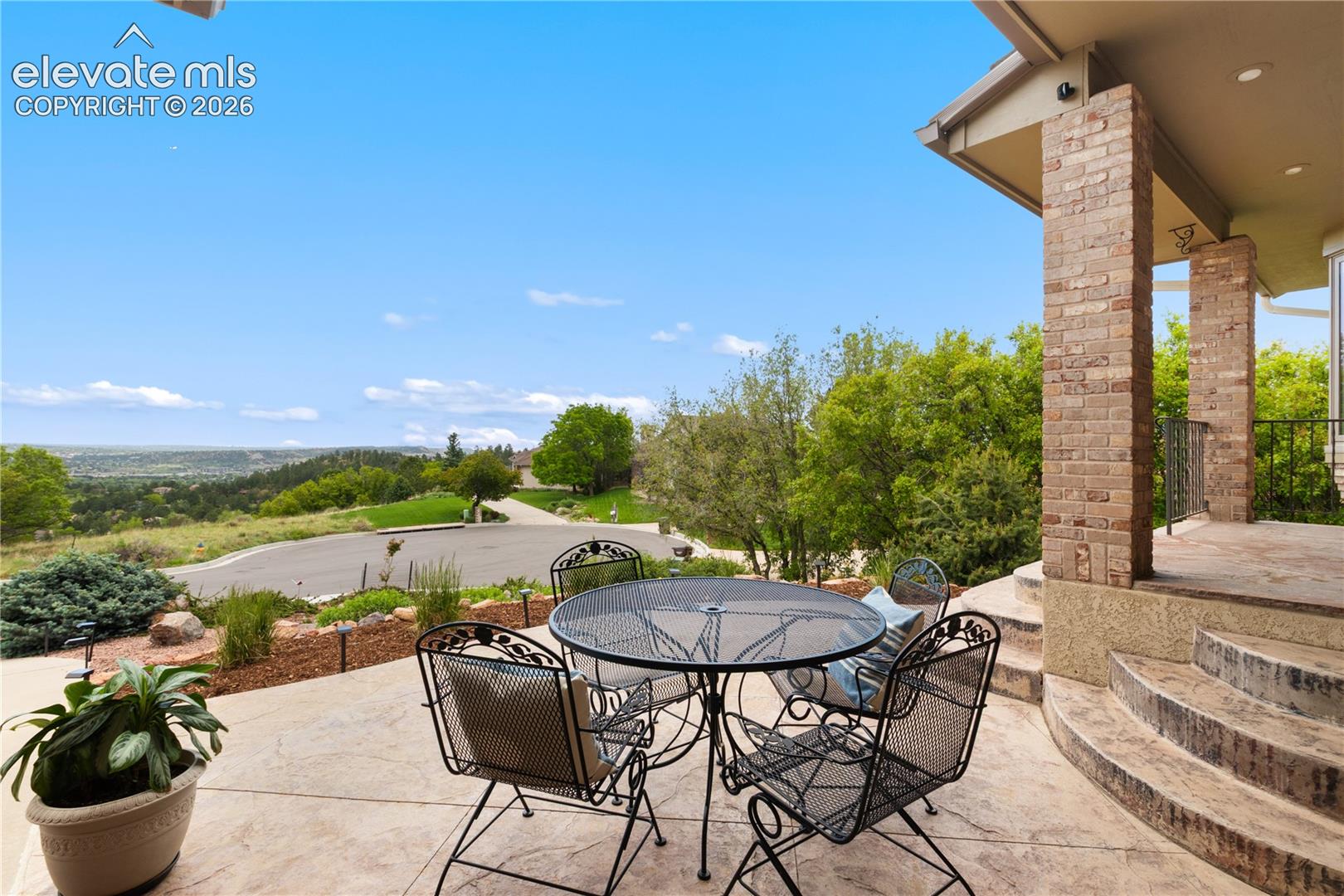 2550 Oak Hills Drive