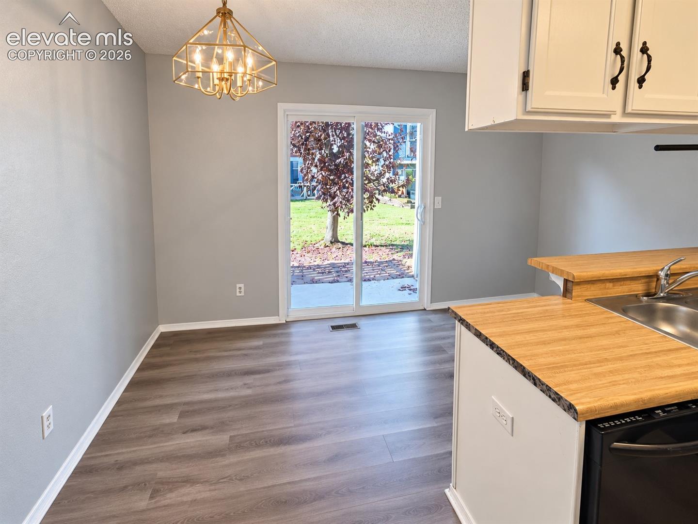 3672 Queen Anne Way