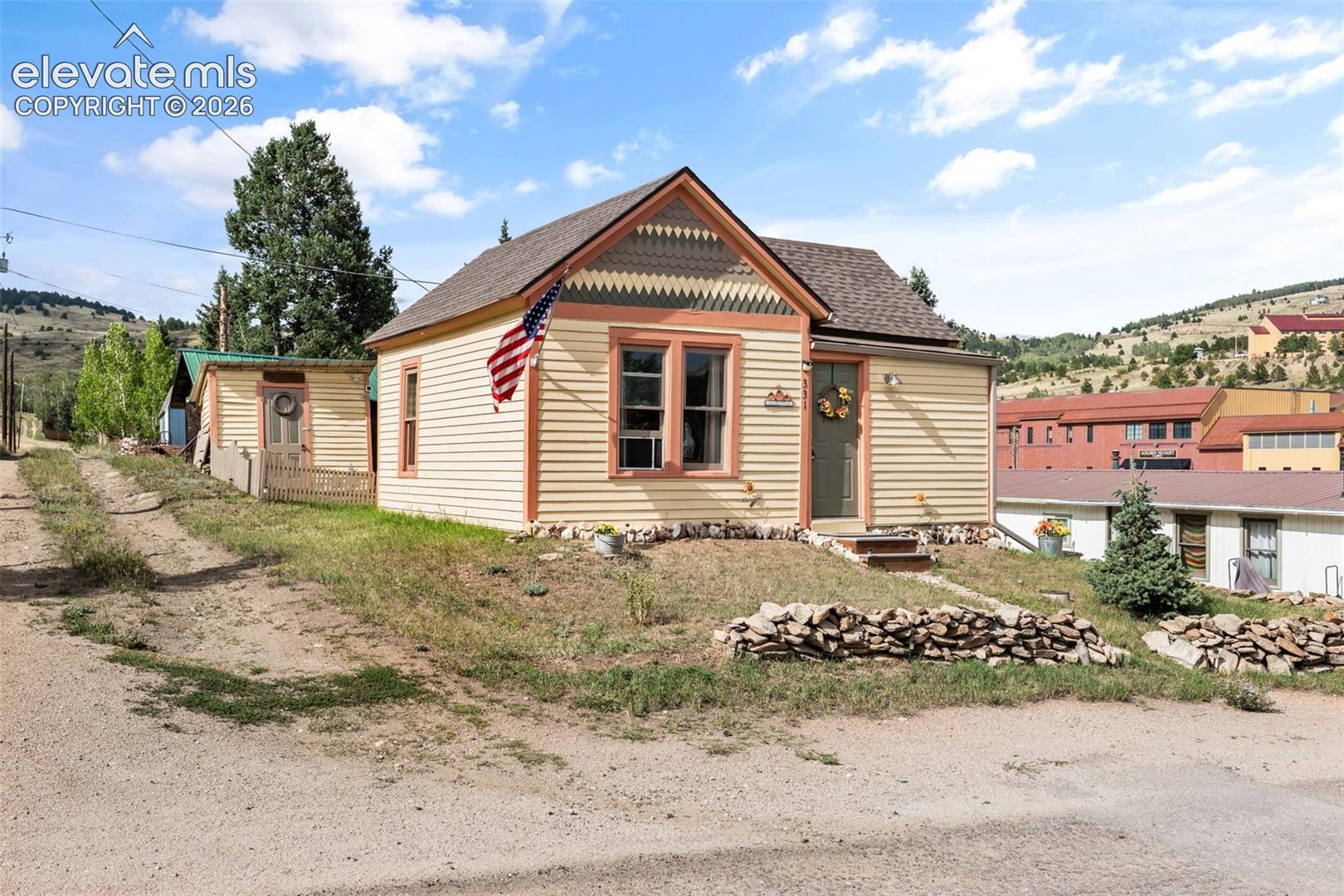 331 E Golden Avenue