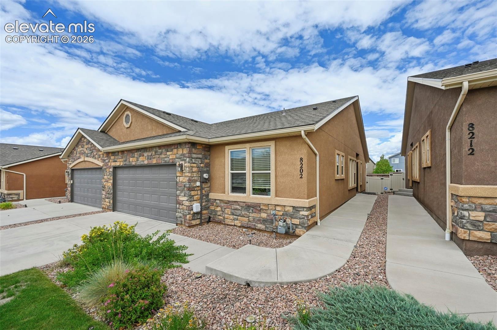 8202 Potentilla Grove