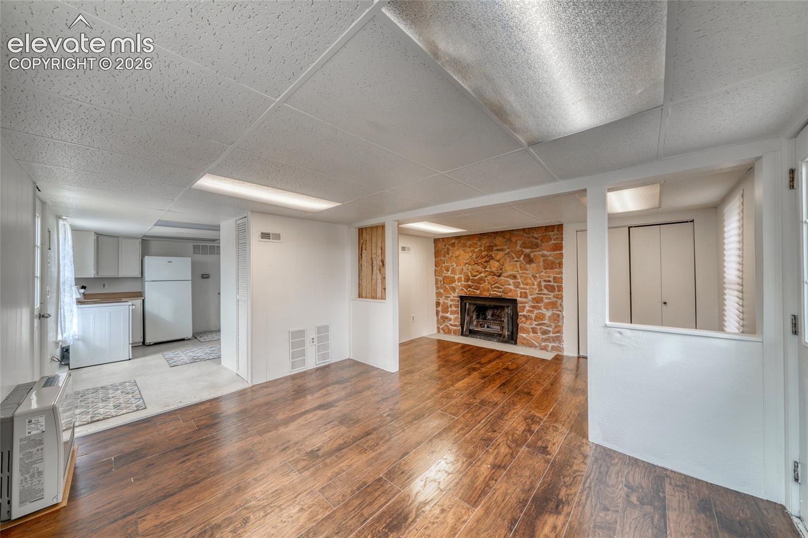 313 E Carr Avenue