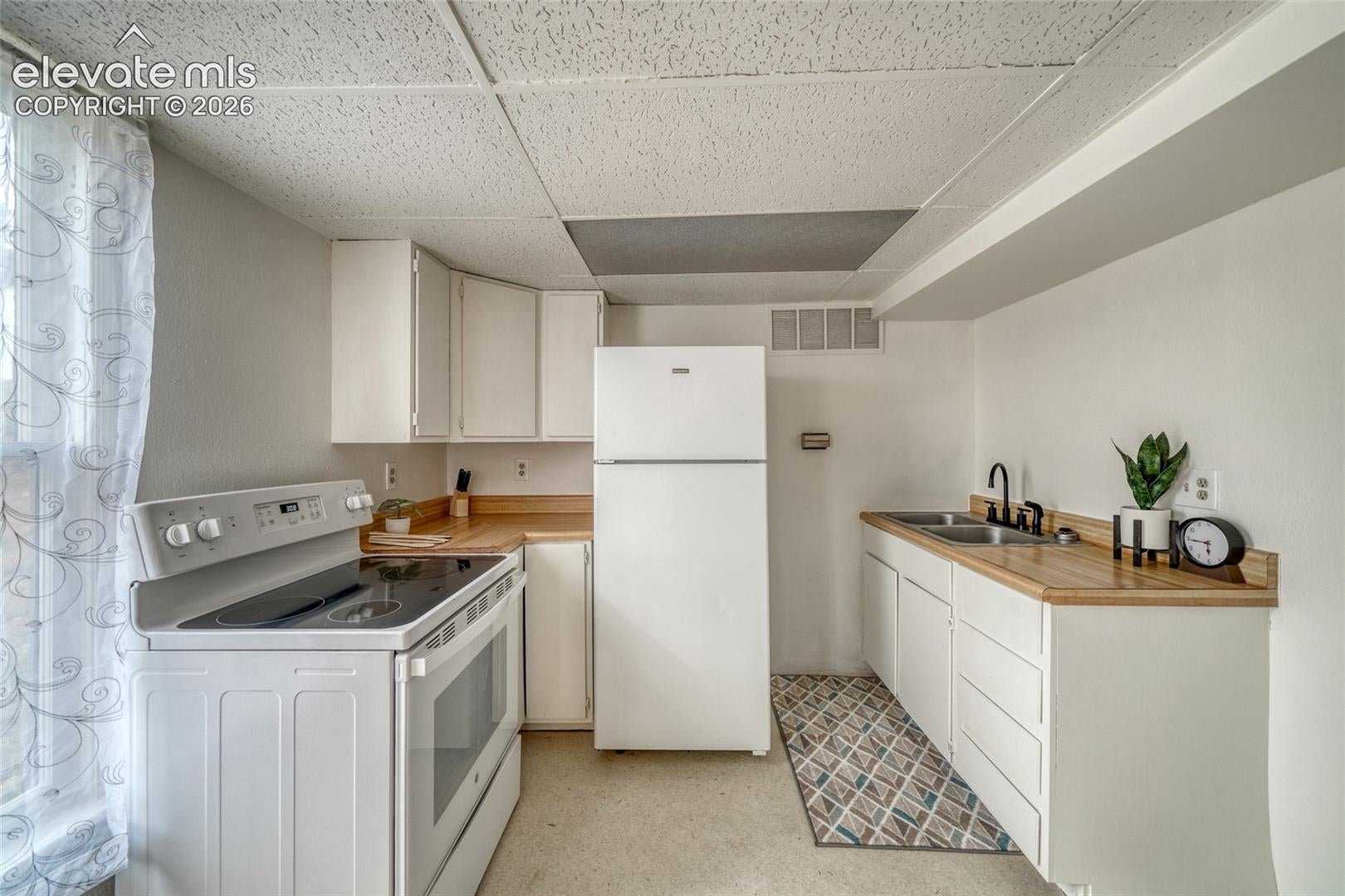 313 E Carr Avenue