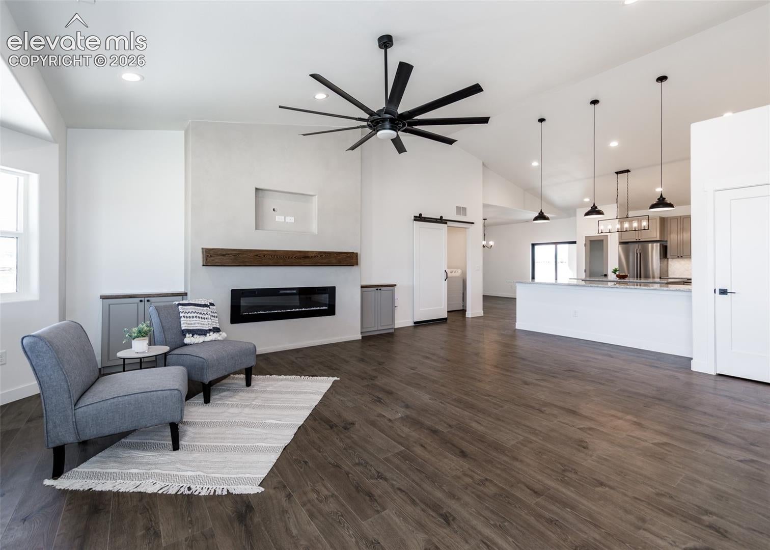 307 N Lyons Drive