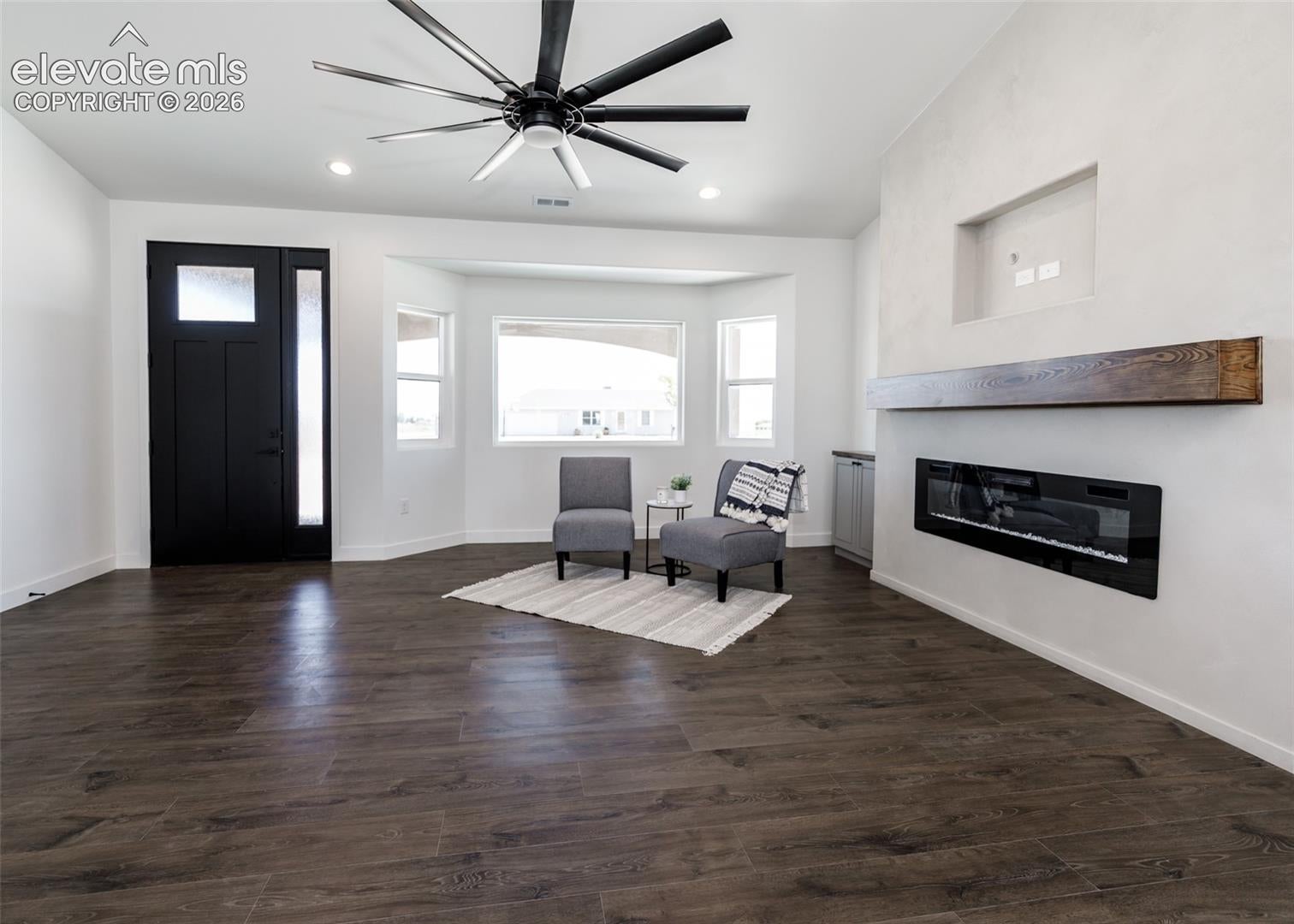 307 N Lyons Drive
