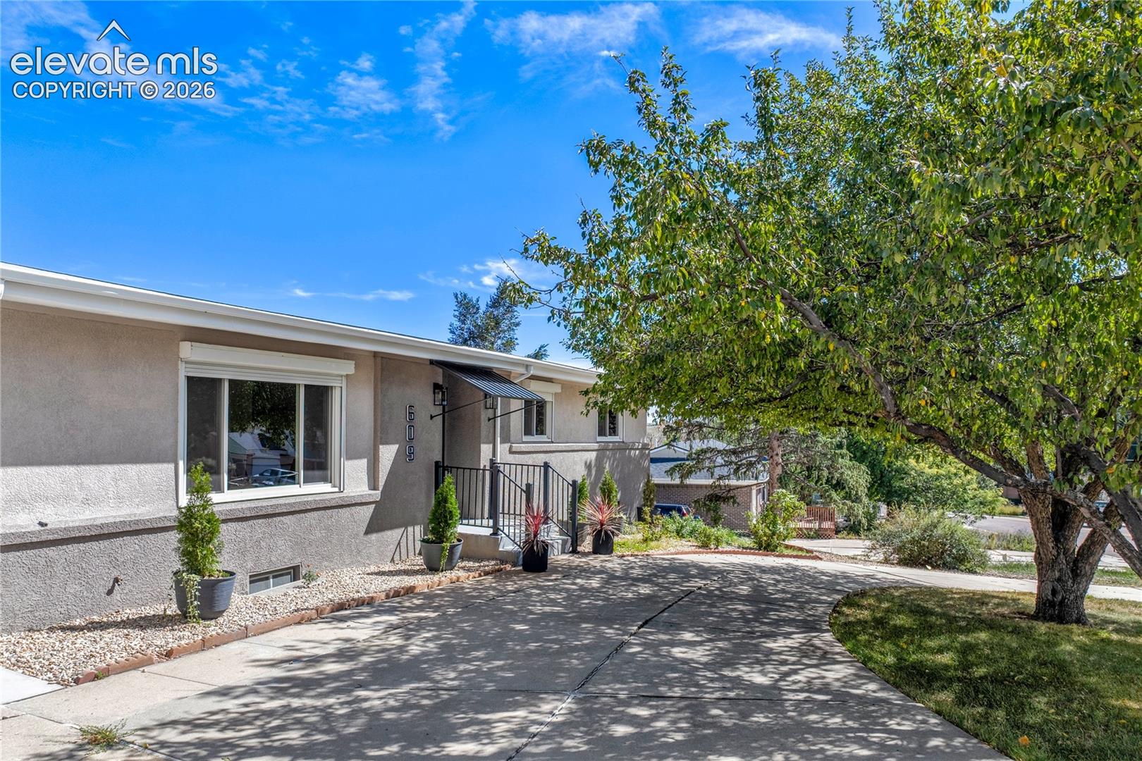 609 Crestridge Avenue
